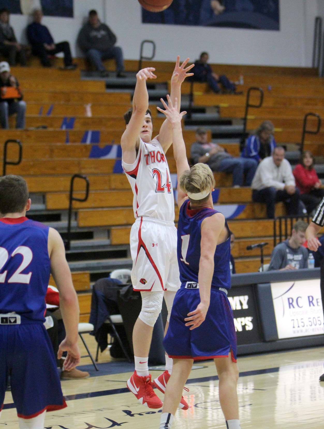 Thorp boys basketball vs Mondovi at UW-Stout 12-1-18